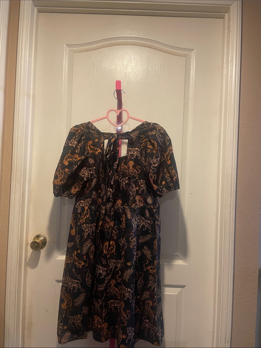 Black Puff-Sleeve Casual Dress with Gold Tiger Print